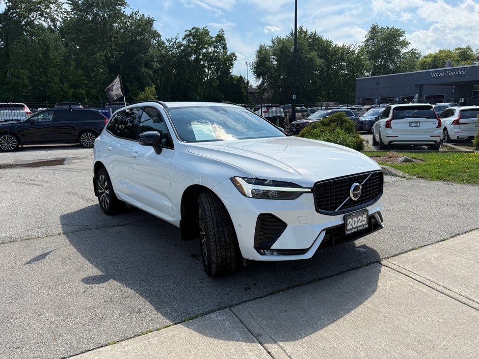 2025 Volvo XC60 Plus Dark Theme-1