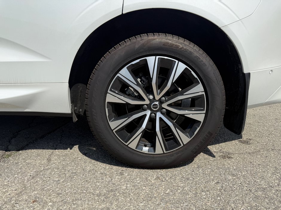 2025 Volvo XC60 Plus Dark Theme-22