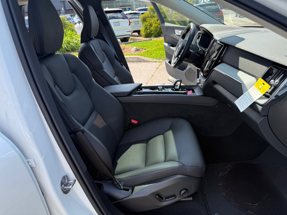2025 Volvo XC60 Plus Dark Theme-14