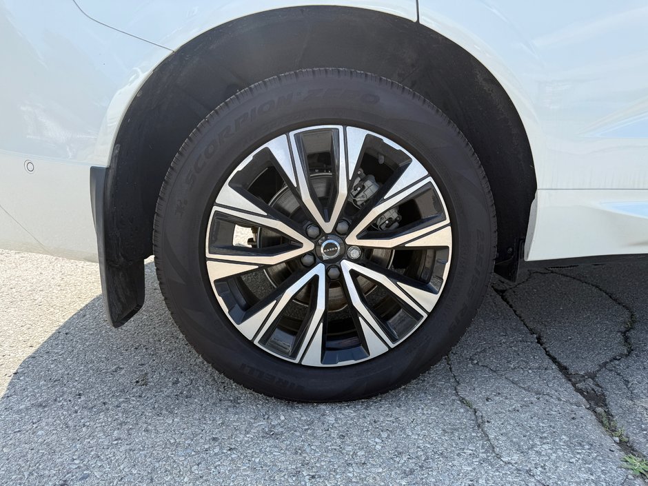 2025 Volvo XC60 Plus Dark Theme-21