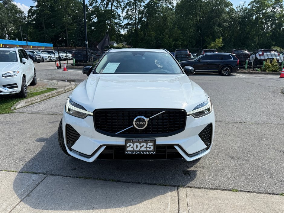 2025 Volvo XC60 Plus Dark Theme-25