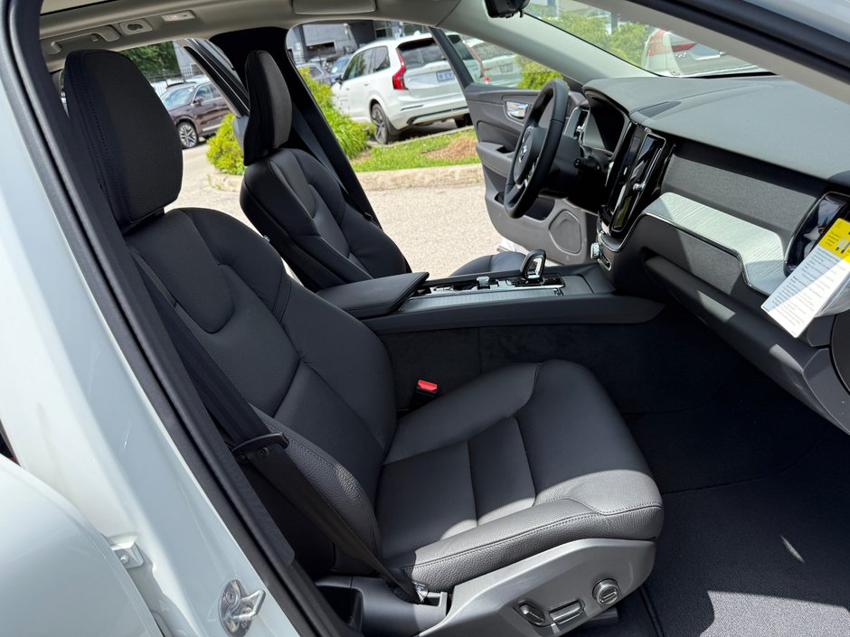 2025 Volvo XC60 Plus Dark Theme-18