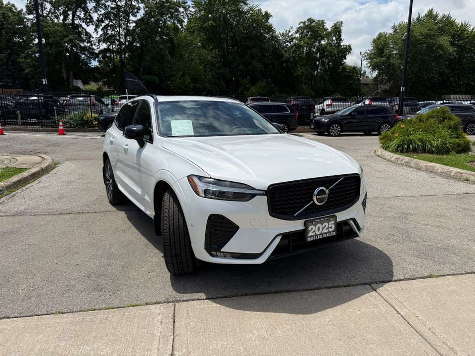 2025 Volvo XC60 Plus Dark Theme-4