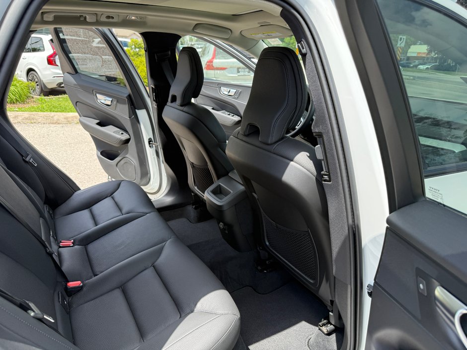 2025 Volvo XC60 Plus Dark Theme-15