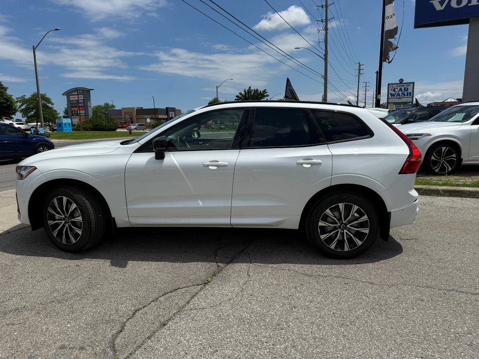 2025 Volvo XC60 Plus Dark Theme-9