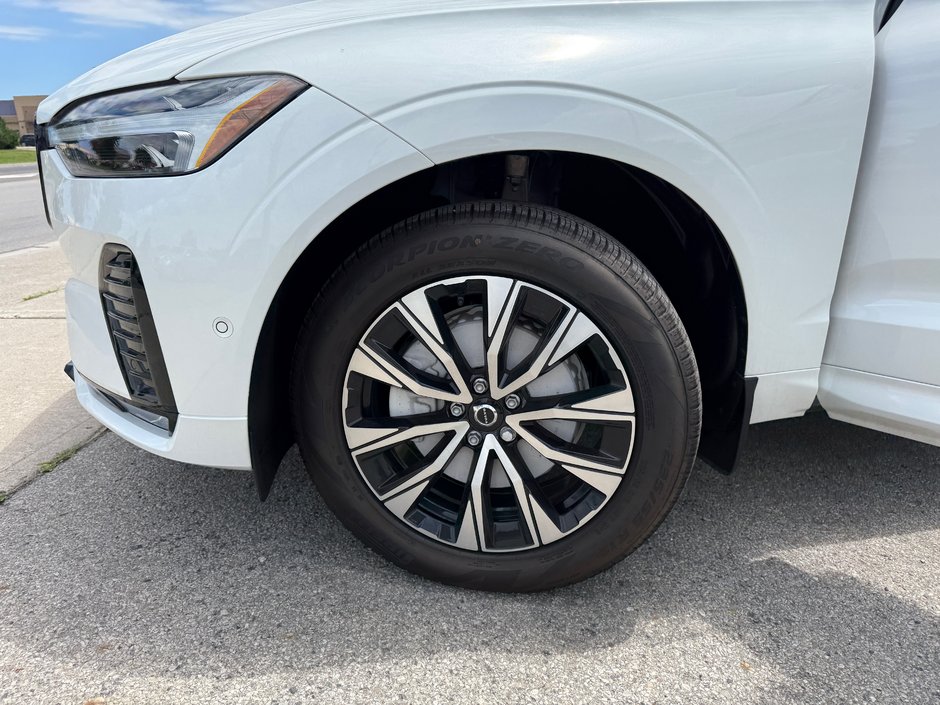 2025 Volvo XC60 Plus Dark Theme-26