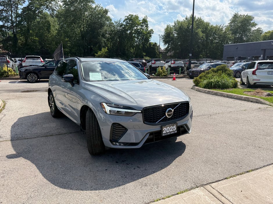 2025 Volvo XC60 Plus Dark Theme-3