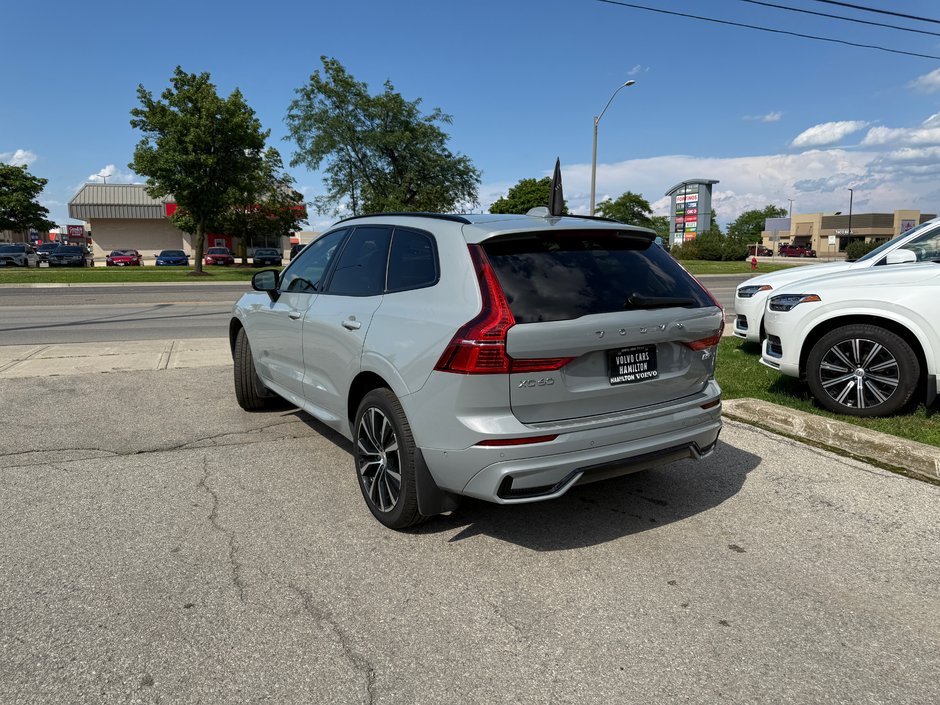 2025 Volvo XC60 Plus Dark Theme-7