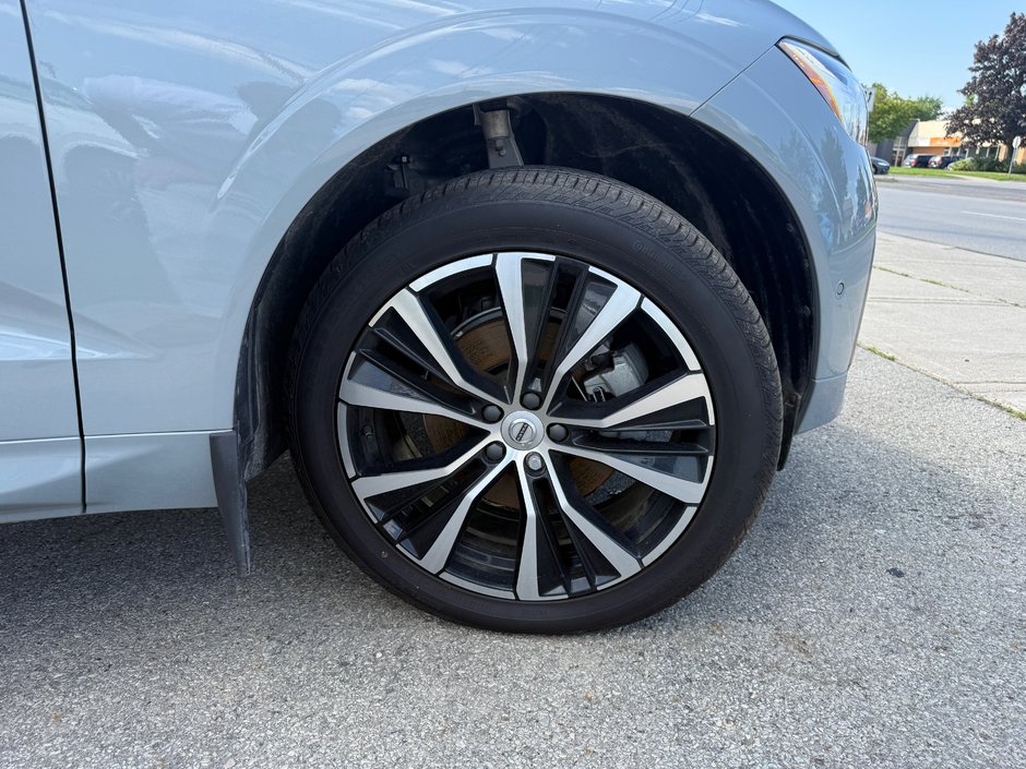 2025 Volvo XC60 Plus Dark Theme-22