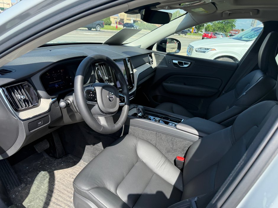 2025 Volvo XC60 Plus Dark Theme-26
