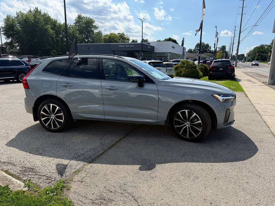 2025 Volvo XC60 Plus Dark Theme-4