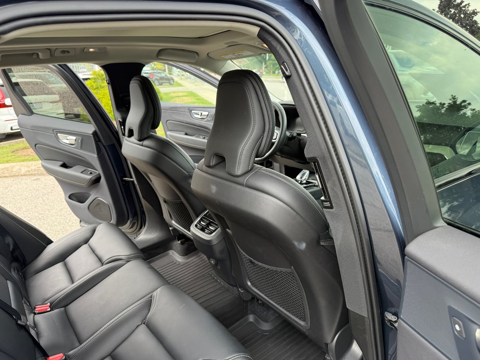 2025 Volvo XC60 Ultra Dark Theme-14