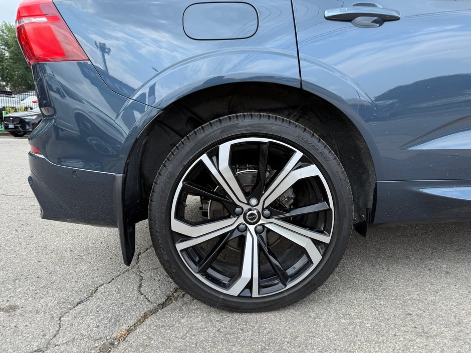 2025 Volvo XC60 Ultra Dark Theme-23