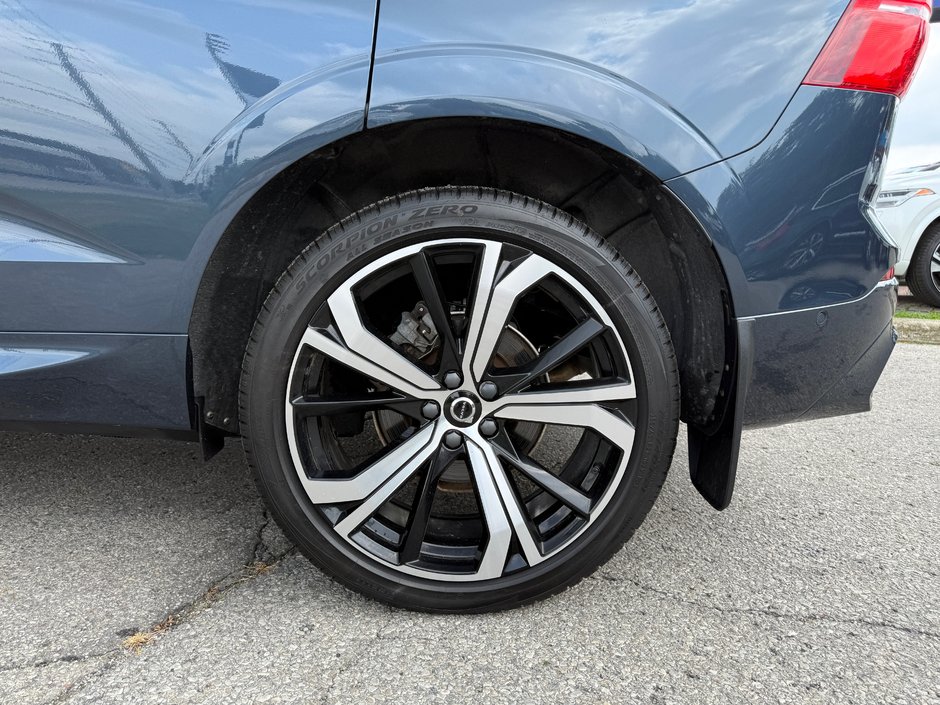 2025 Volvo XC60 Ultra Dark Theme-24