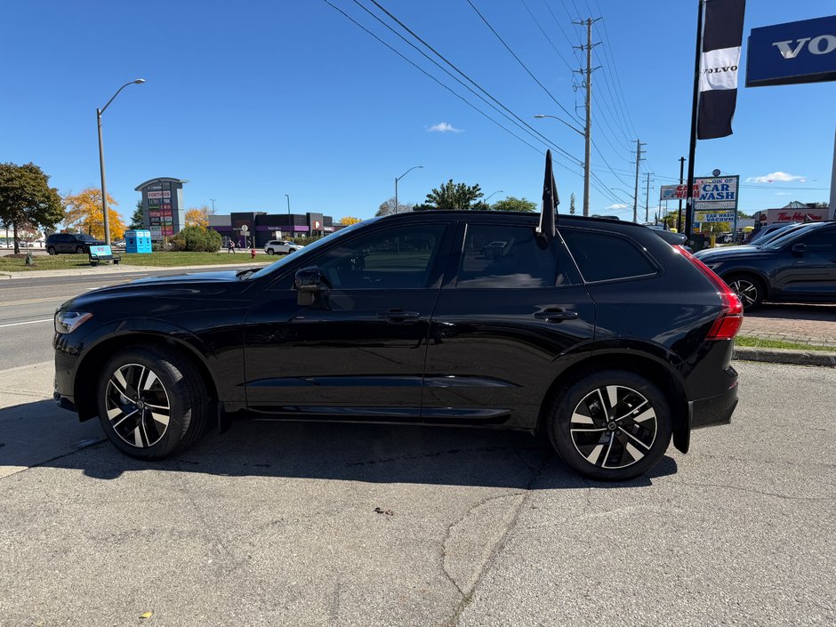 2026 Volvo XC60 Plus Dark Theme-10