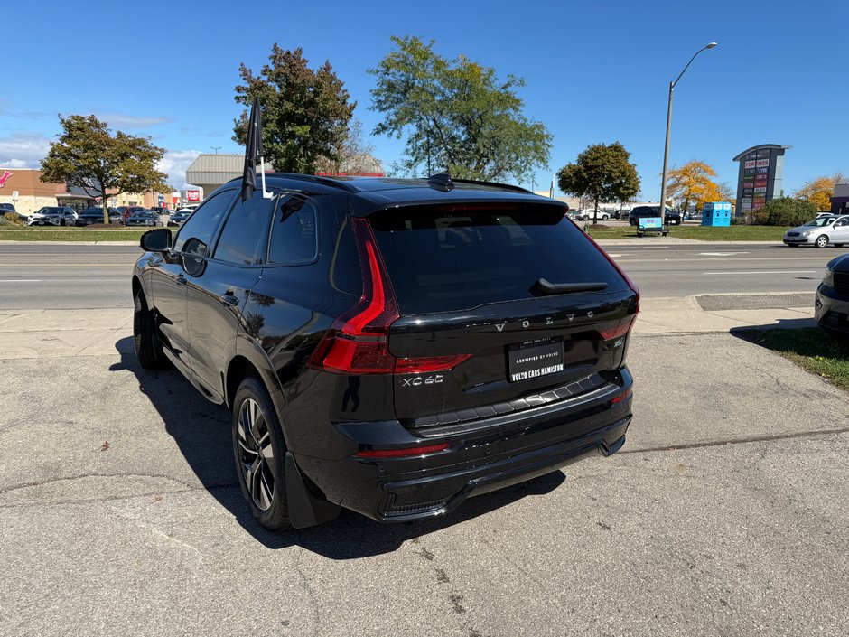 2026 Volvo XC60 Plus Dark Theme-9