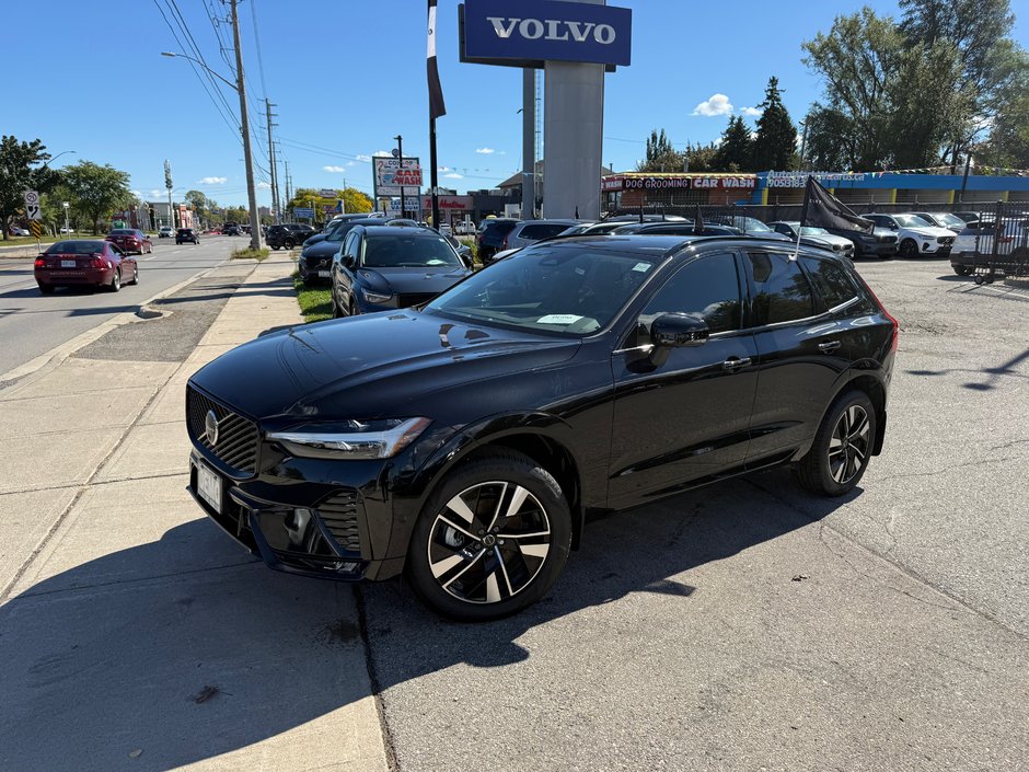 2026 Volvo XC60 Plus Dark Theme-2