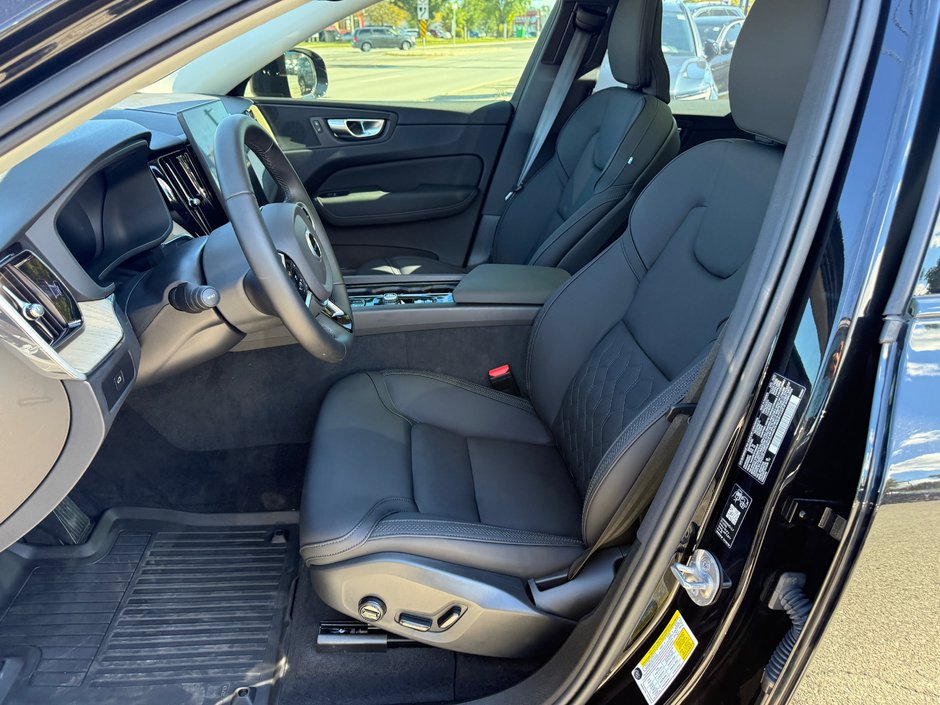 2026 Volvo XC60 Plus Dark Theme-11
