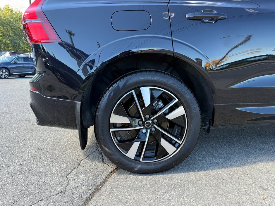 2026 Volvo XC60 Plus Dark Theme-22