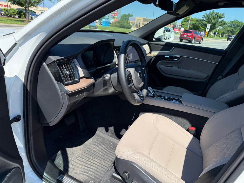 2026 Volvo XC90 Plug-In Hybrid Core Bright Theme-9