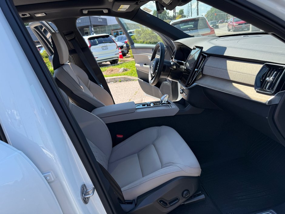2026 Volvo XC90 Plug-In Hybrid Core Bright Theme-17