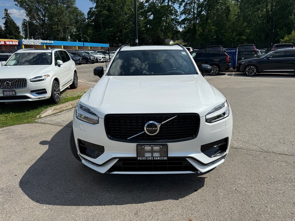 2022 Volvo XC90 R-Design-1