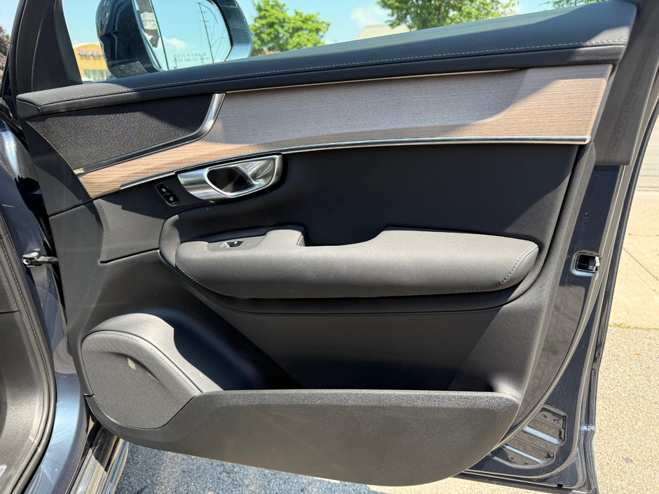 2025 Volvo XC90 Core Bright Theme-17
