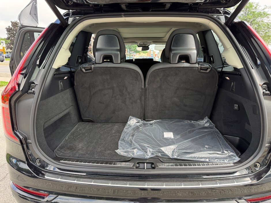 2026 Volvo XC90 Plus Dark Theme-9