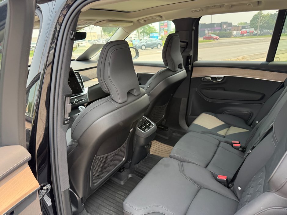 2026 Volvo XC90 Plus Dark Theme-12