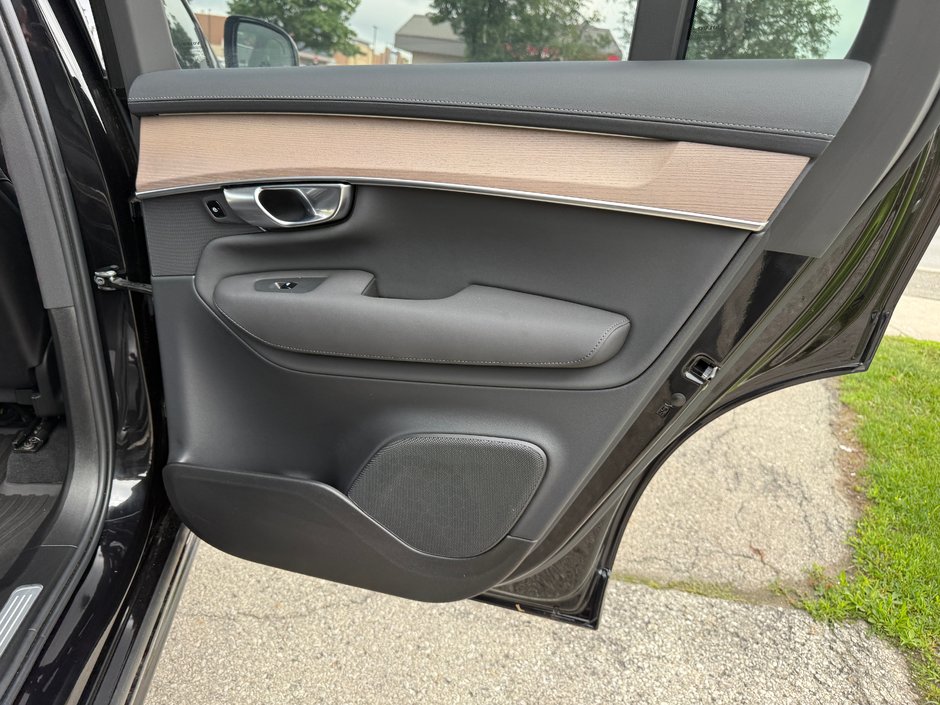 2026 Volvo XC90 Plus Dark Theme-15