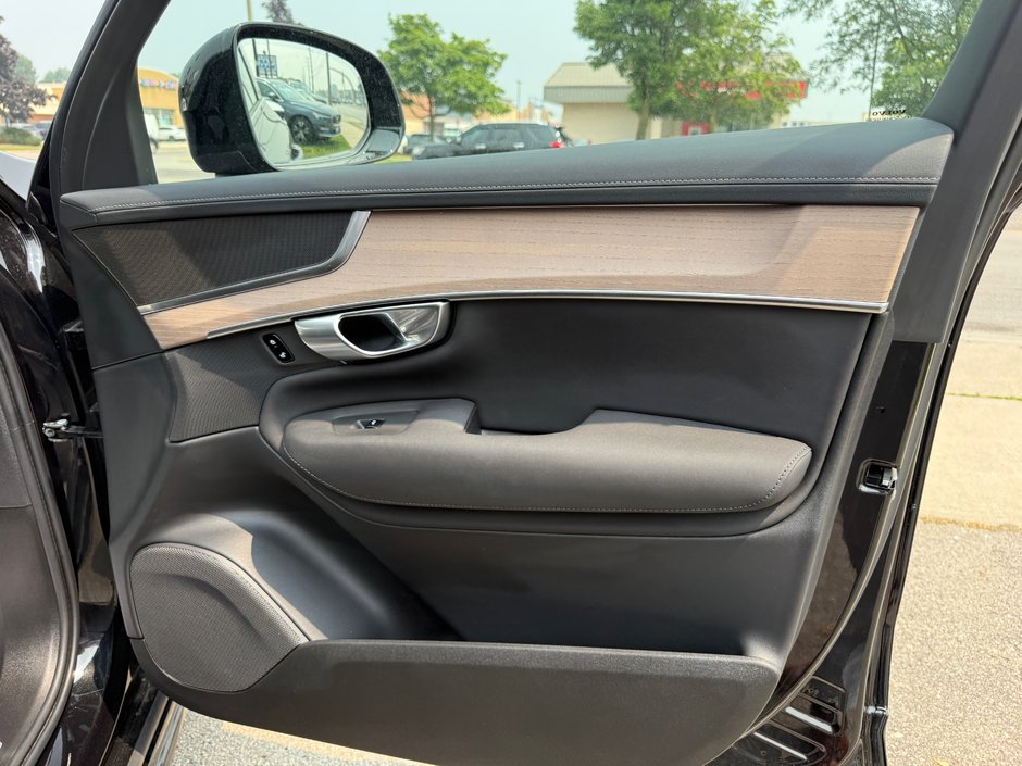2026 Volvo XC90 Plus Dark Theme-19
