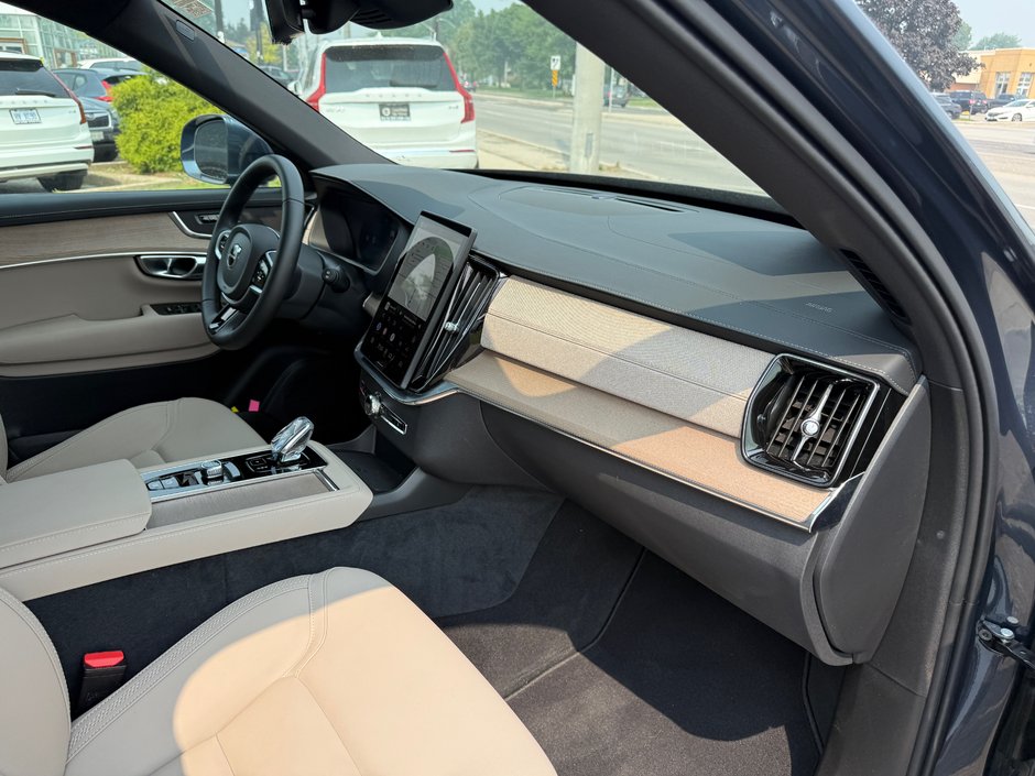 2026 Volvo XC90 Plus Bright Theme-15