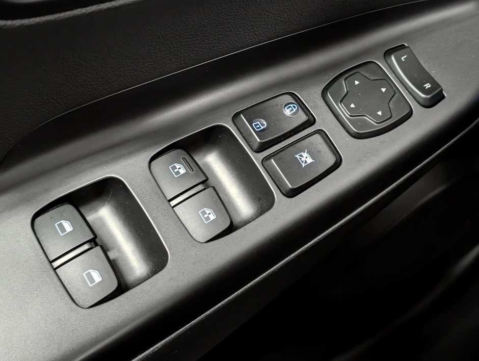 2020 Hyundai Kona 1.6T AWD Ultimate w/ Red Colour Pack-23