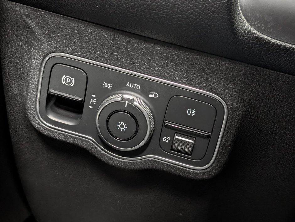 2021 Mercedes-Benz GLB250 4MATIC SUV-21