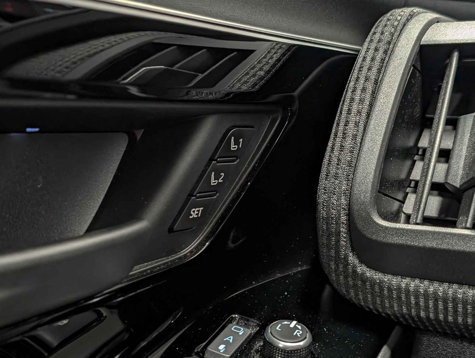 Subaru Solterra AWD with Technology Package 2024-21