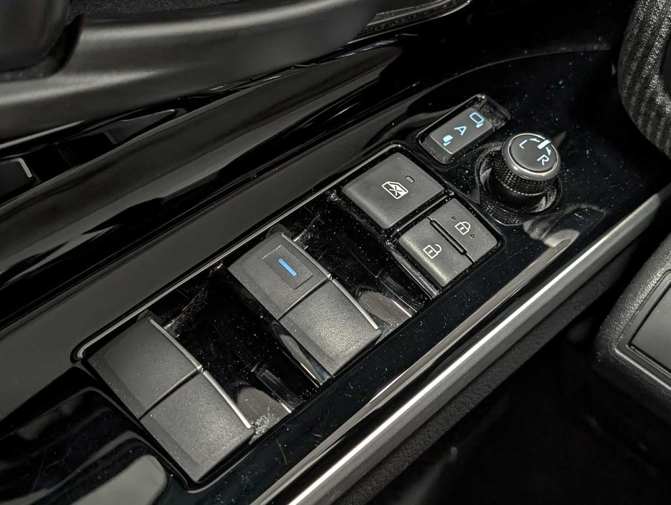 Subaru Solterra AWD with Technology Package 2024-20