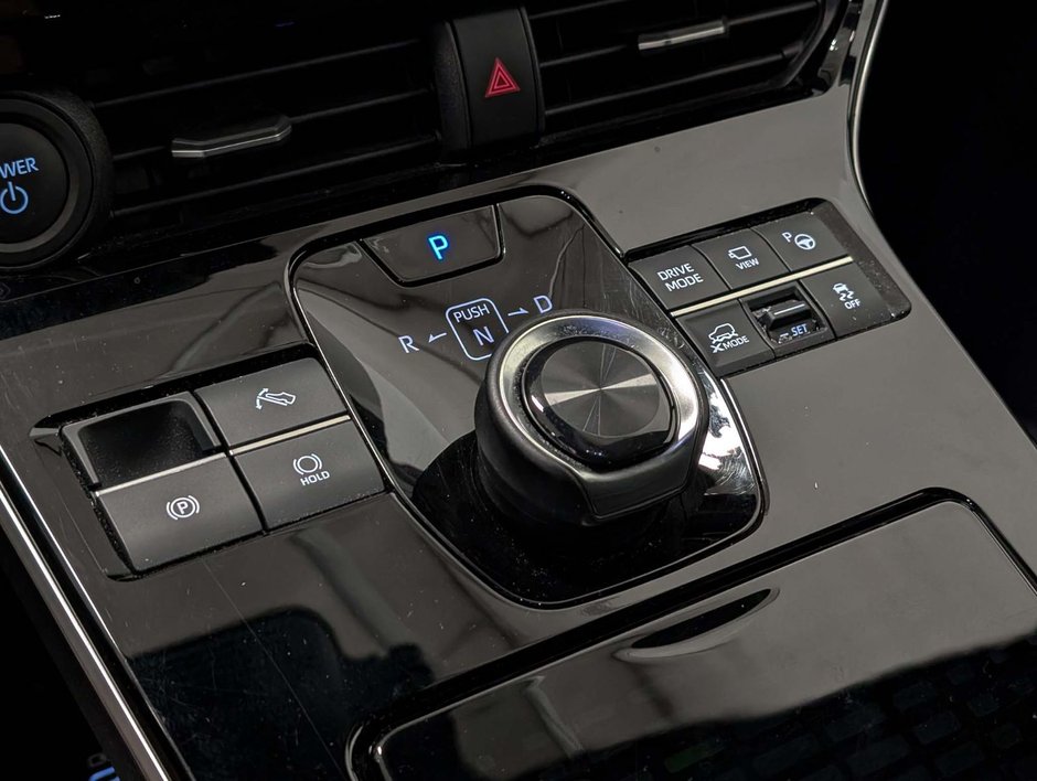 Subaru Solterra AWD with Technology Package 2024-15