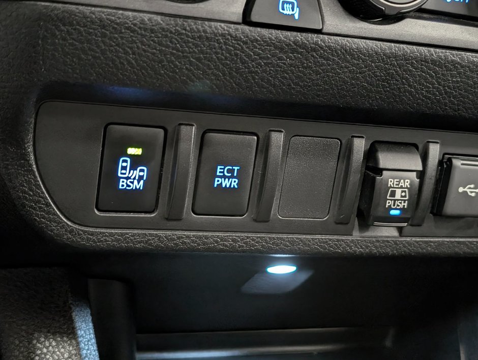 Toyota Tacoma 4X4 Double Cab 6A SB 2022-18