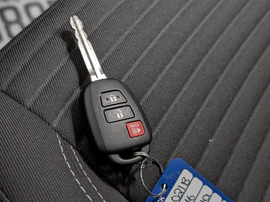 2016 Toyota Yaris 5 Dr LE Htbk 5M-14