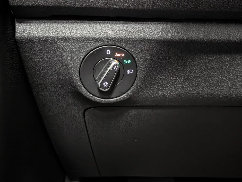 Volkswagen Jetta Highline 1.5 T 8Sp at w/Tip 2023-21