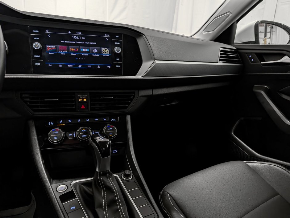 Volkswagen Jetta Highline 1.5 T 8Sp at w/Tip 2023-12