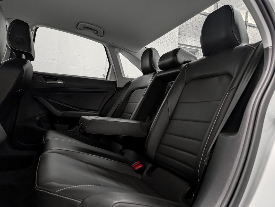 Volkswagen Jetta Highline 1.5 T 8Sp at w/Tip 2023-10