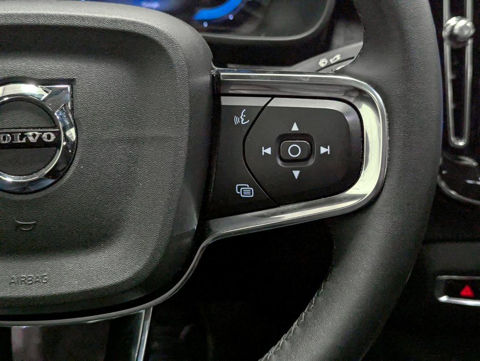 2024 Volvo C40 Recharge Pure Electric Core RWD-16