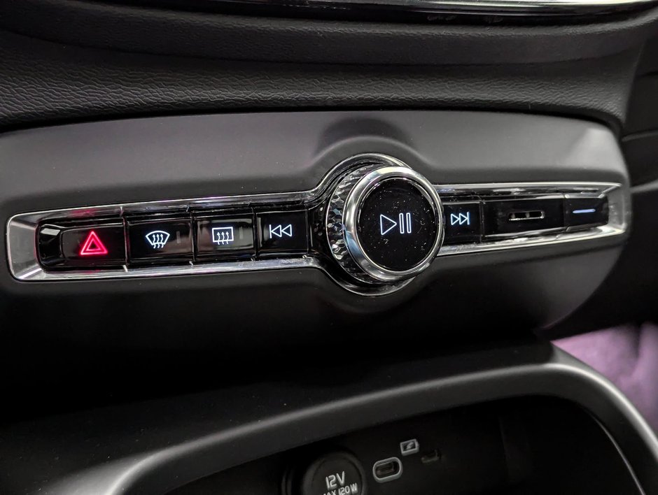 2024 Volvo C40 Recharge Pure Electric Core RWD-15