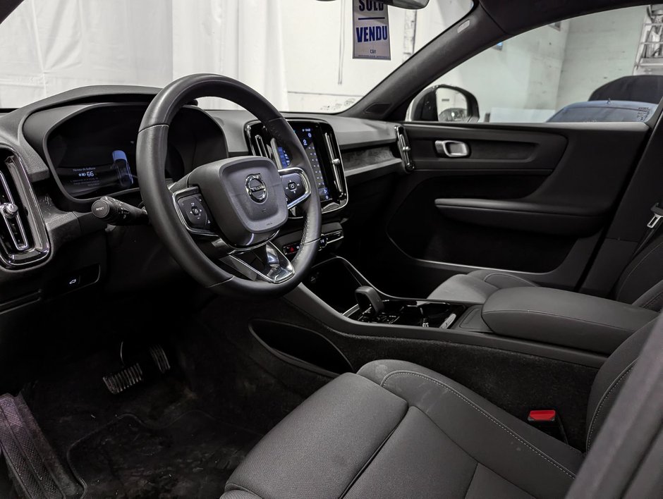 2024 Volvo C40 Recharge Pure Electric Core RWD-8