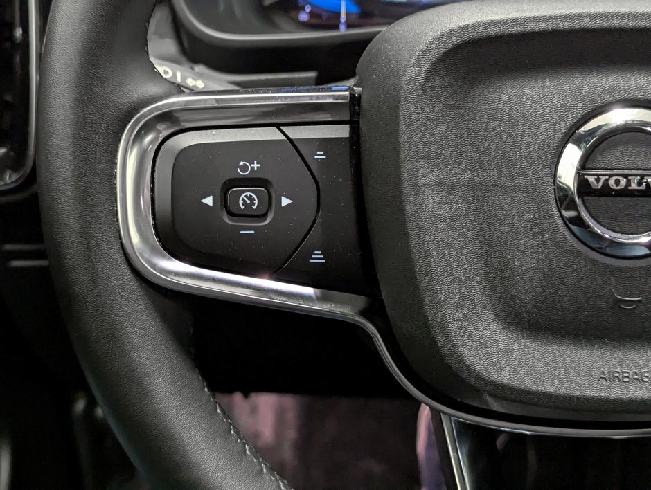 2024 Volvo C40 Recharge Pure Electric Core RWD-17