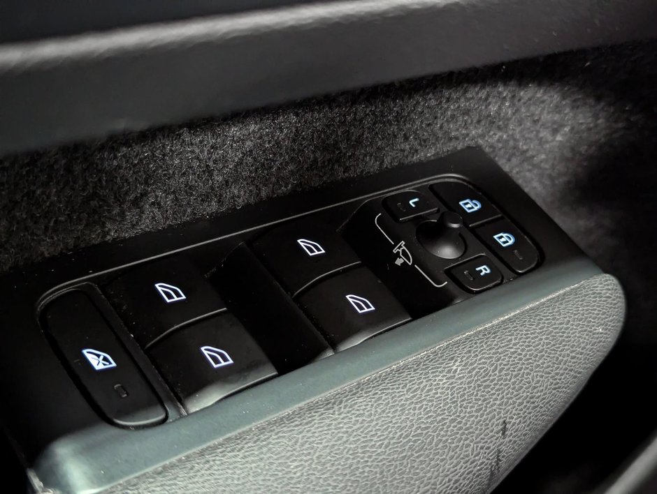 2024 Volvo C40 Recharge Pure Electric Core RWD-19