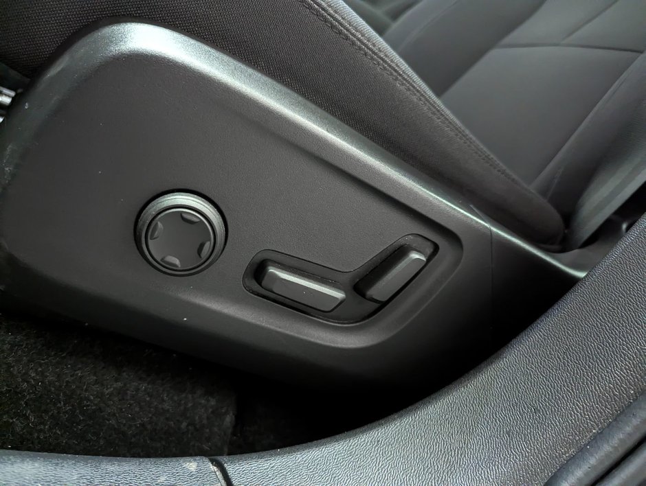 2024 Volvo C40 Recharge Pure Electric Core RWD-9