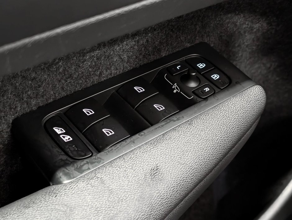 Volvo C40 Recharge TWIN Plus - Dark 2023-18