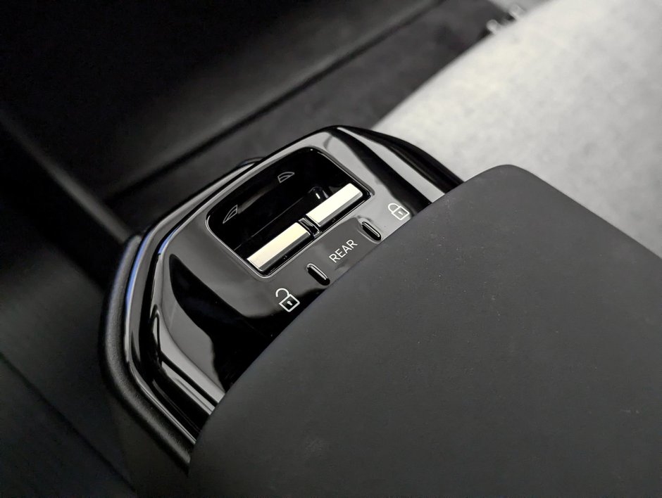 2025 Volvo EX30 Twin Motor Performance AWD Ultra-14